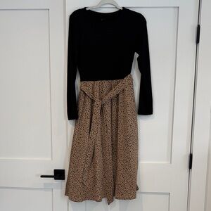 LIKE NEW Women’s long sleeves-line dress
